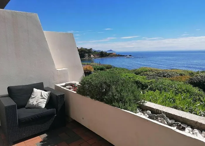 Corail, Vue Plongeante Sur La * Fréjus